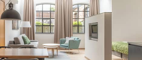 Studio – superior | Skrivebord, strykejern/-brett, barnesenger og wi-fi (inkludert)