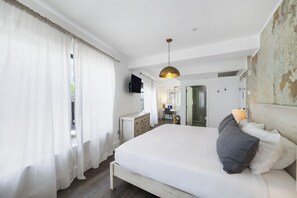 Suite, 1 King Bed (Self check-in)