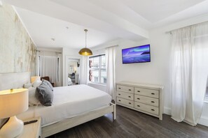 Suite, 1 King Bed (Self check-in) | Pillowtop beds, in-room safe, individually decorated - Ithaca Hotel (Miami Beach)