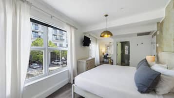 Suíte, 1 cama King (Self check-in) | Roupas de cama premium, edredons de pluma, camas com colchões pillow-top