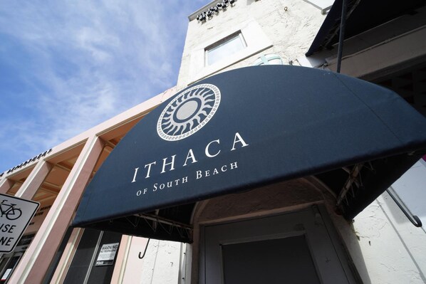 Exterior detail - Ithaca Hotel (Miami Beach)