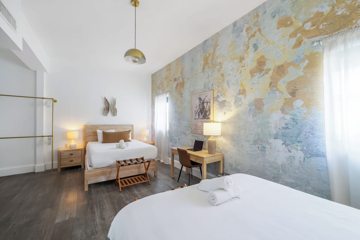 Tweepersoonskamer, 2 queensize bedden (Self check-in) | Luxe beddengoed, donzen dekbedden, pillowtop-bedden