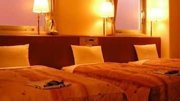 In-room safe, soundproofing, iron/ironing board, free WiFi
