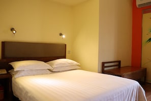 Standard Double Room | Desk, blackout curtains, free WiFi, bed sheets - Garden Inn 4th Zhongshan Road Branch (Guangzhou)