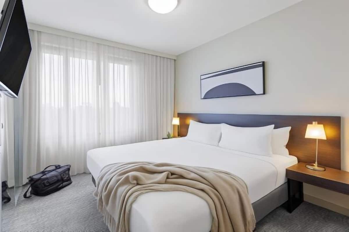 1 bedroom, in-room safe, desk, laptop workspace