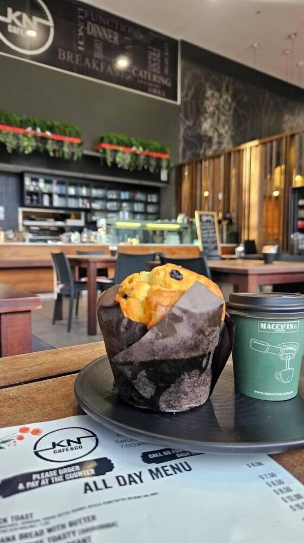 Desayuno a la carta todos los días (con cargo) 