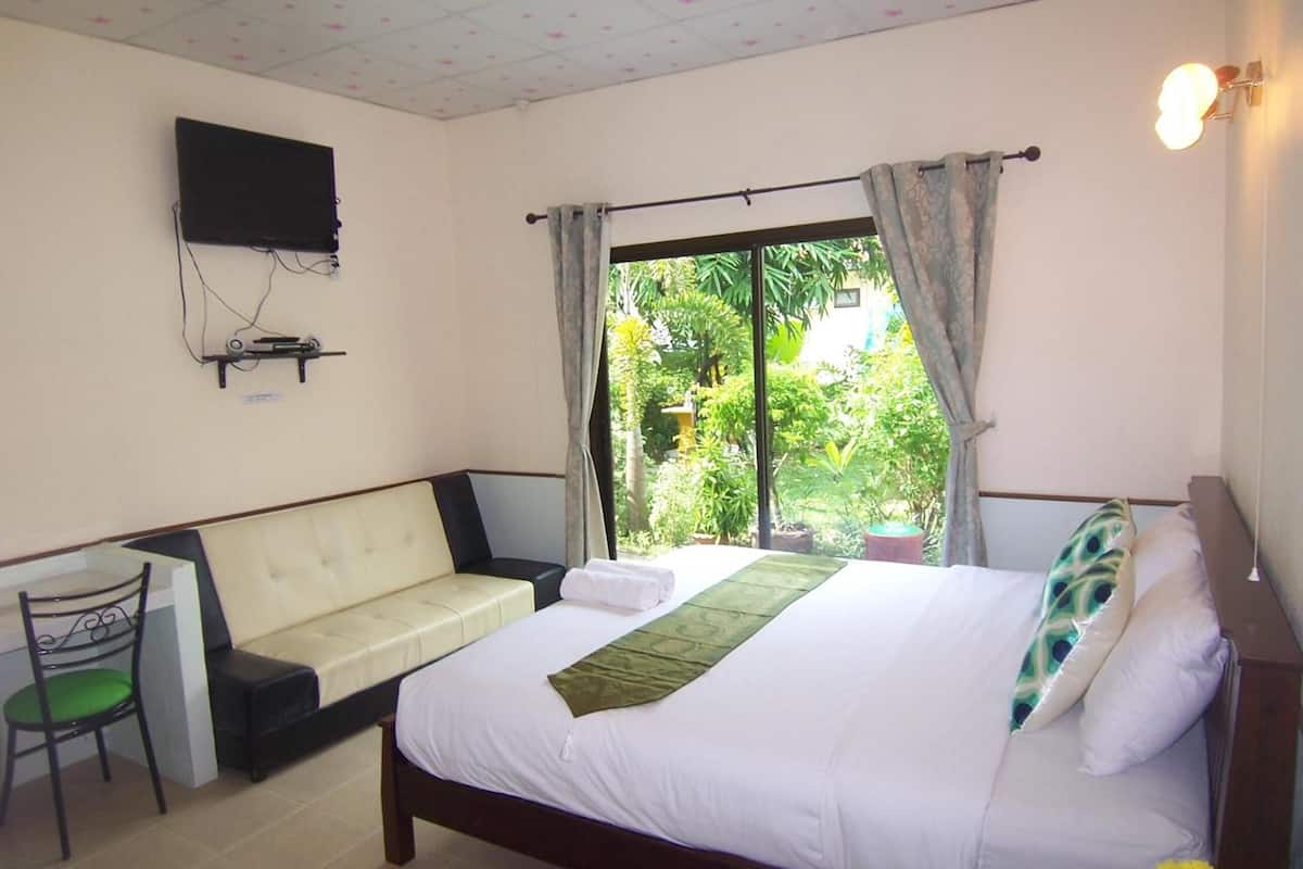 in-room safe, desk, soundproofing, free cots/infant beds