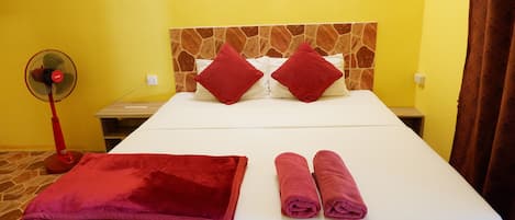 Overnight Fan Room | 客房內保險箱、書桌、隔音、免費搖籃/嬰兒床