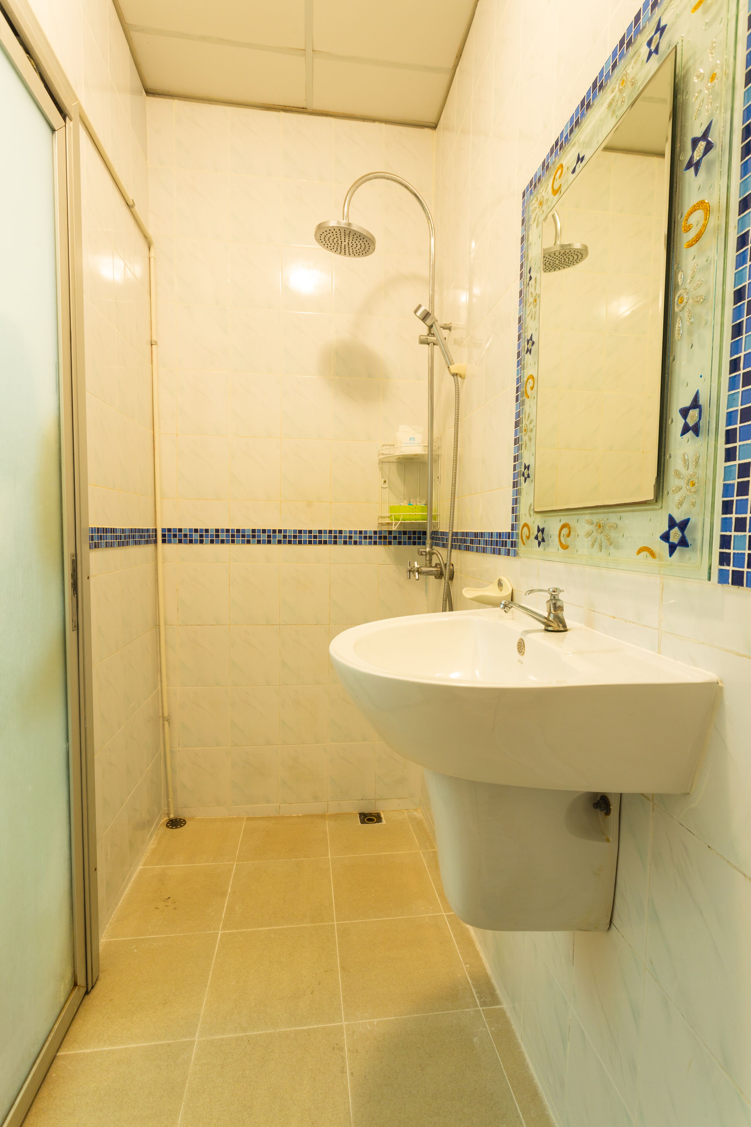 overnight room | bathroom | shower, rainfall showerhead, free toiletries, hair dryer