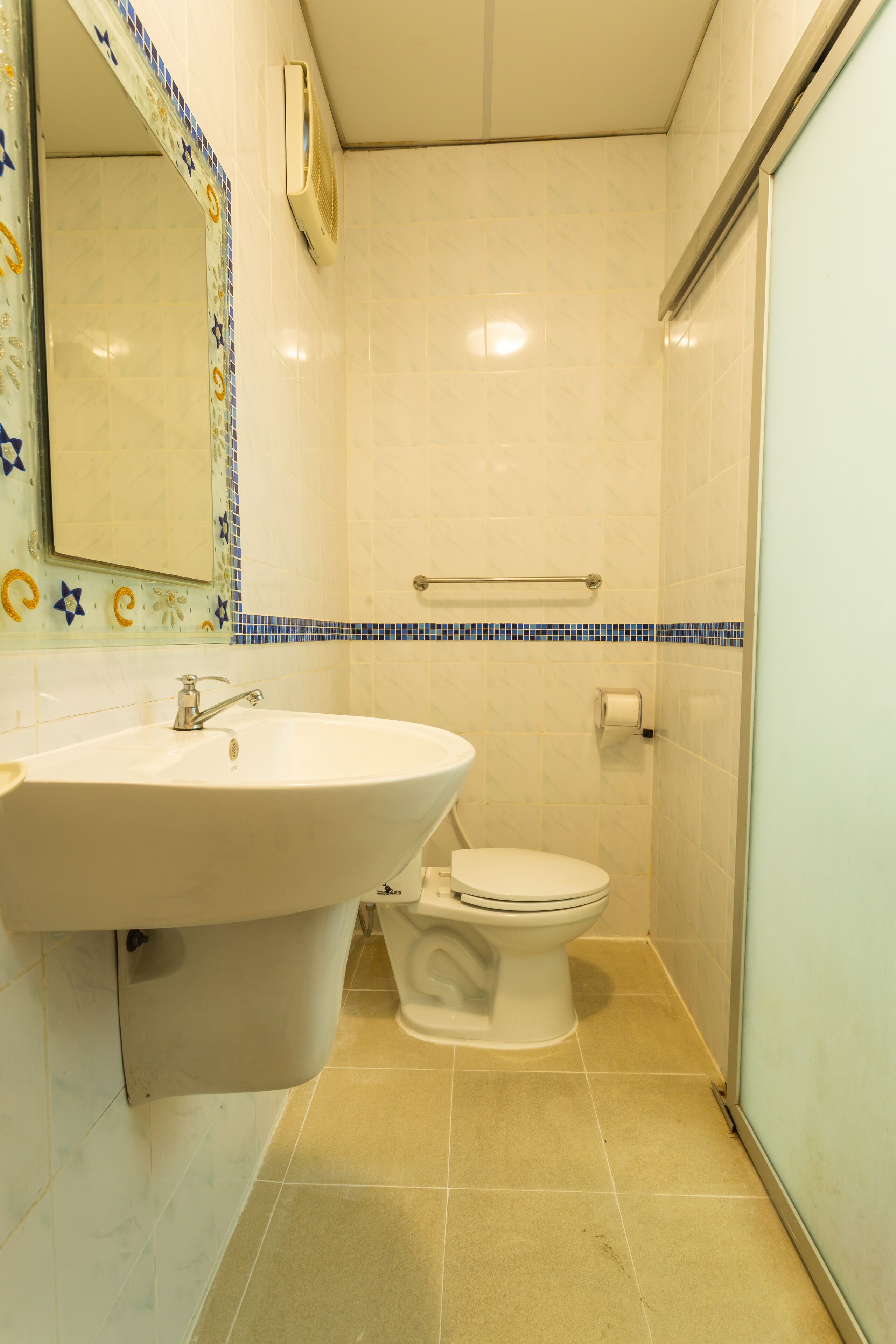 overnight room | bathroom | shower, rainfall showerhead, free toiletries, hair dryer