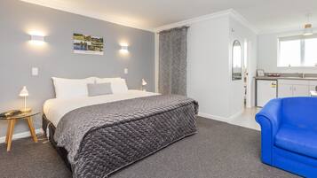 Iron/ironing board, free WiFi, bed sheets