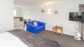 Iron/ironing board, free WiFi, bed sheets