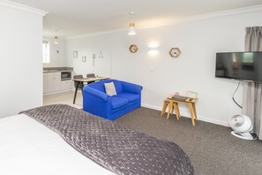 Iron/ironing board, free WiFi, bed sheets