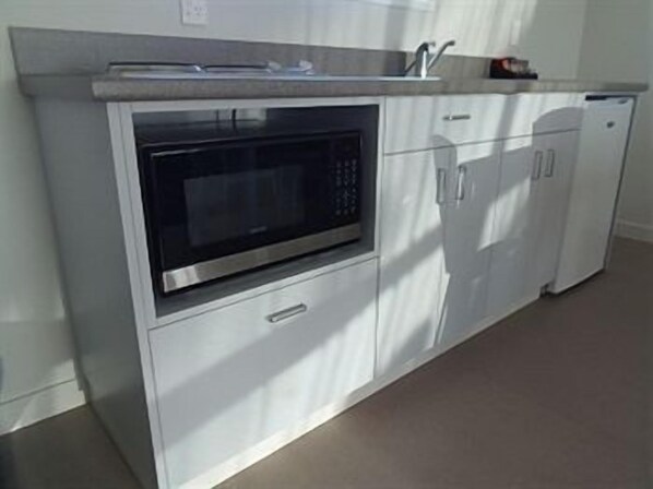 Fridge, microwave, coffee/tea maker, electric kettle