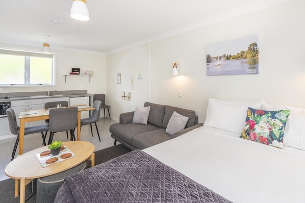 Iron/ironing board, free WiFi, bed sheets