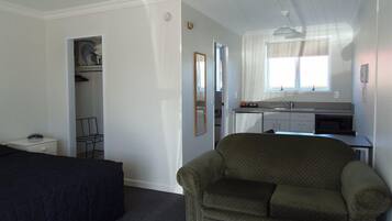 Studio | Iron/ironing board, free WiFi, bed sheets