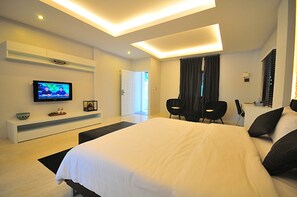 Premium Deluxe | Premium bedding, pillowtop beds, in-room safe, laptop workspace - Surintra Boutique Resort (Choeng Thale)