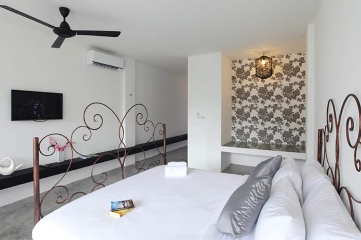 Grand Deluxe