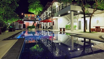 2 outdoor pools, pool umbrellas, pool loungers