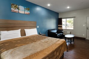 Standard Room, 1 King Bed | Desk, laptop workspace, free WiFi, bed sheets