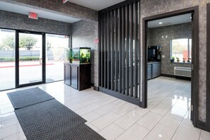 Lobby - Moonlight Suites - Houston George Bush Intl Airport (Houston)