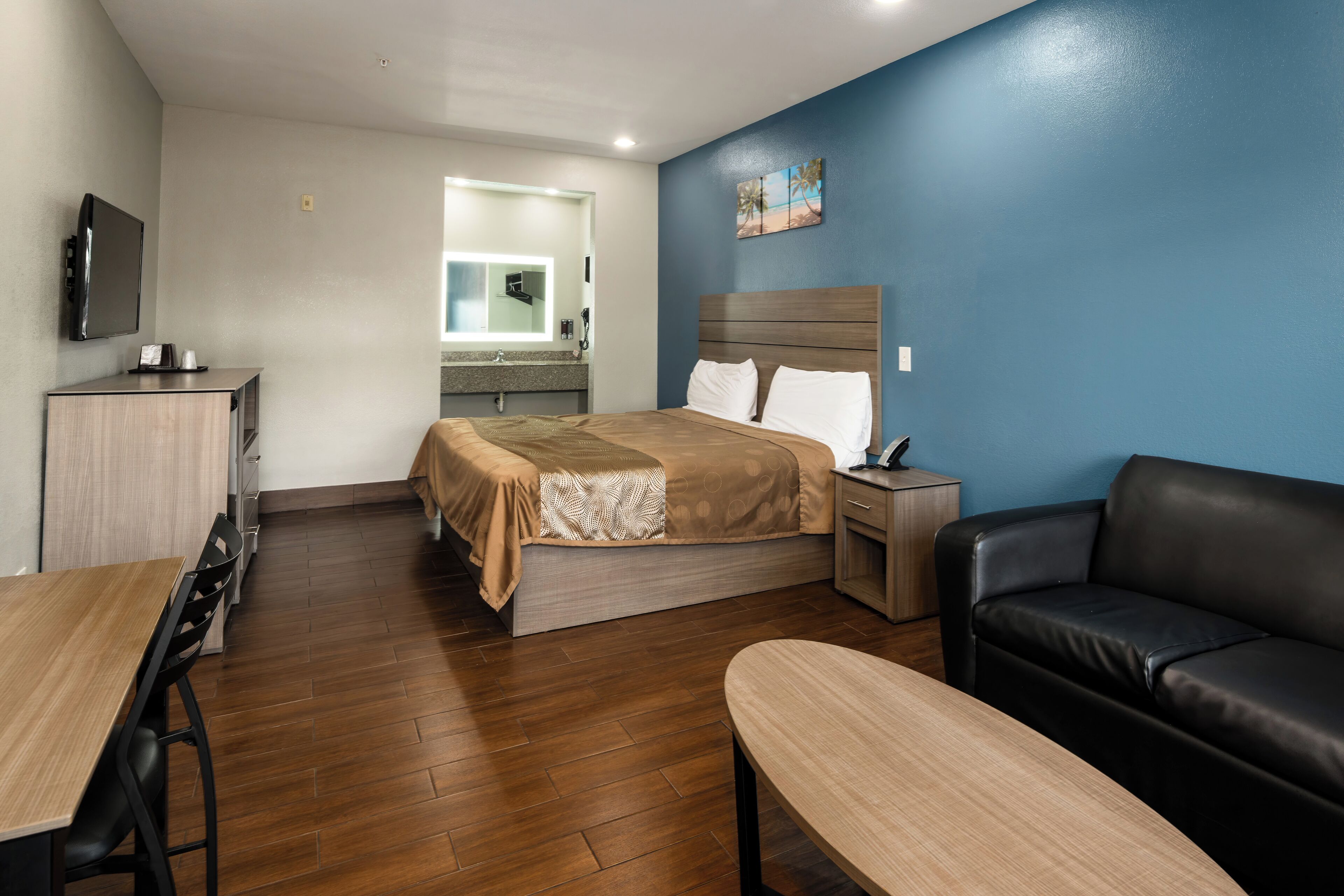 Desk, laptop workspace, free WiFi, bed sheets