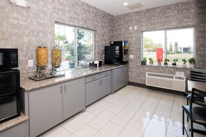 Breakfast area - Moonlight Suites - Houston George Bush Intl Airport (Houston)