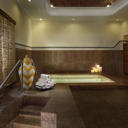 Couples treatment rooms, sauna, body treatments, aromatherapy