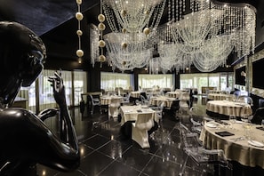 3 Restaurants, Frühstück, Mittagessen, Abendessen, internationale Küche