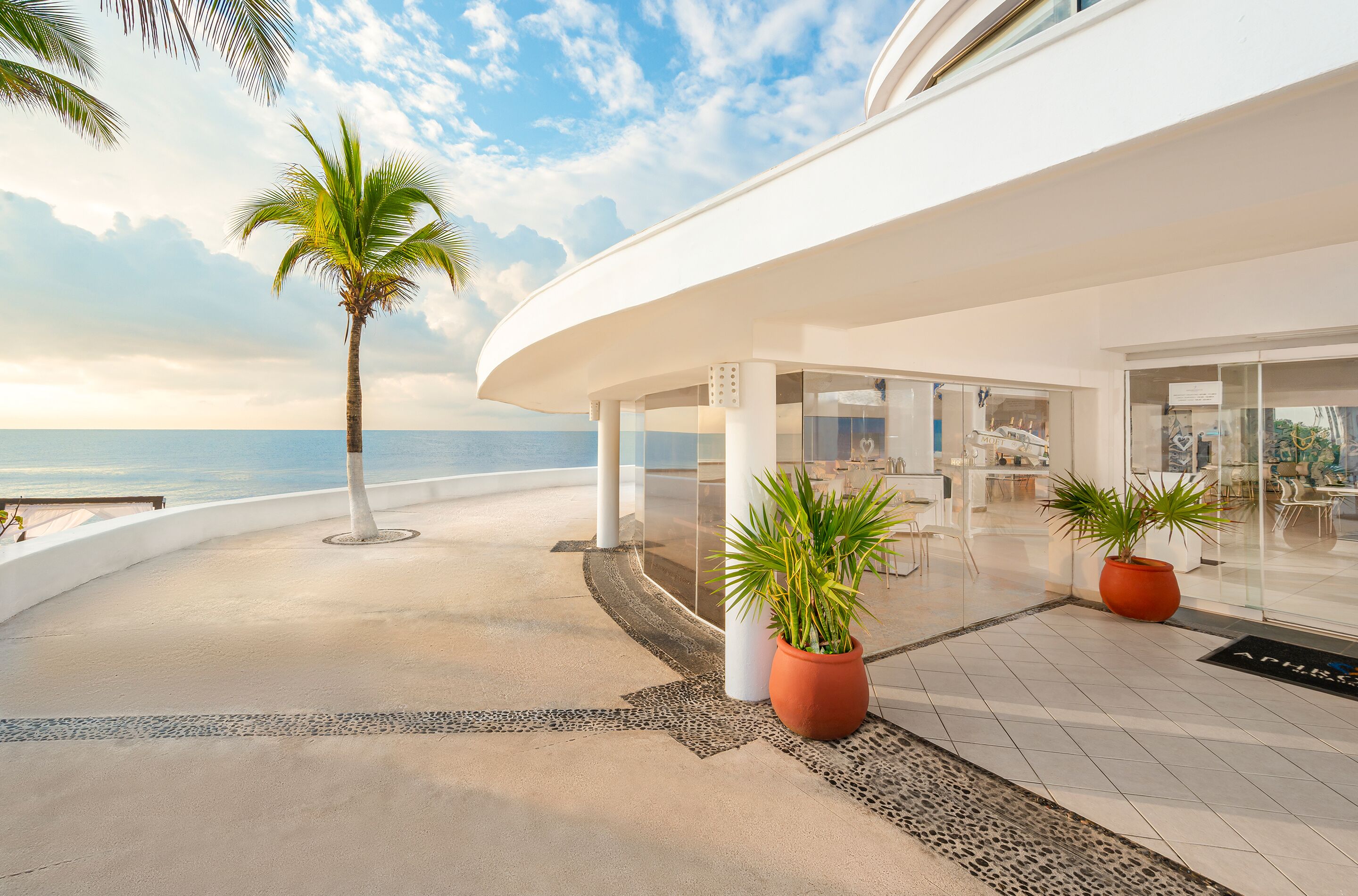 Petit déjeuner complet compris tous les jours