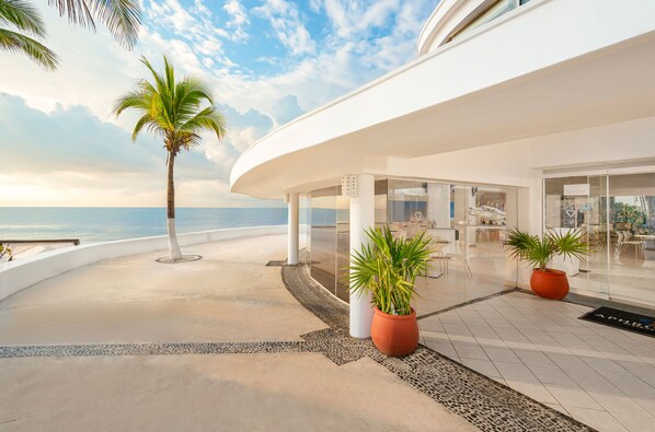 Free daily full breakfast 