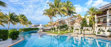 Outdoor pool, sun loungers