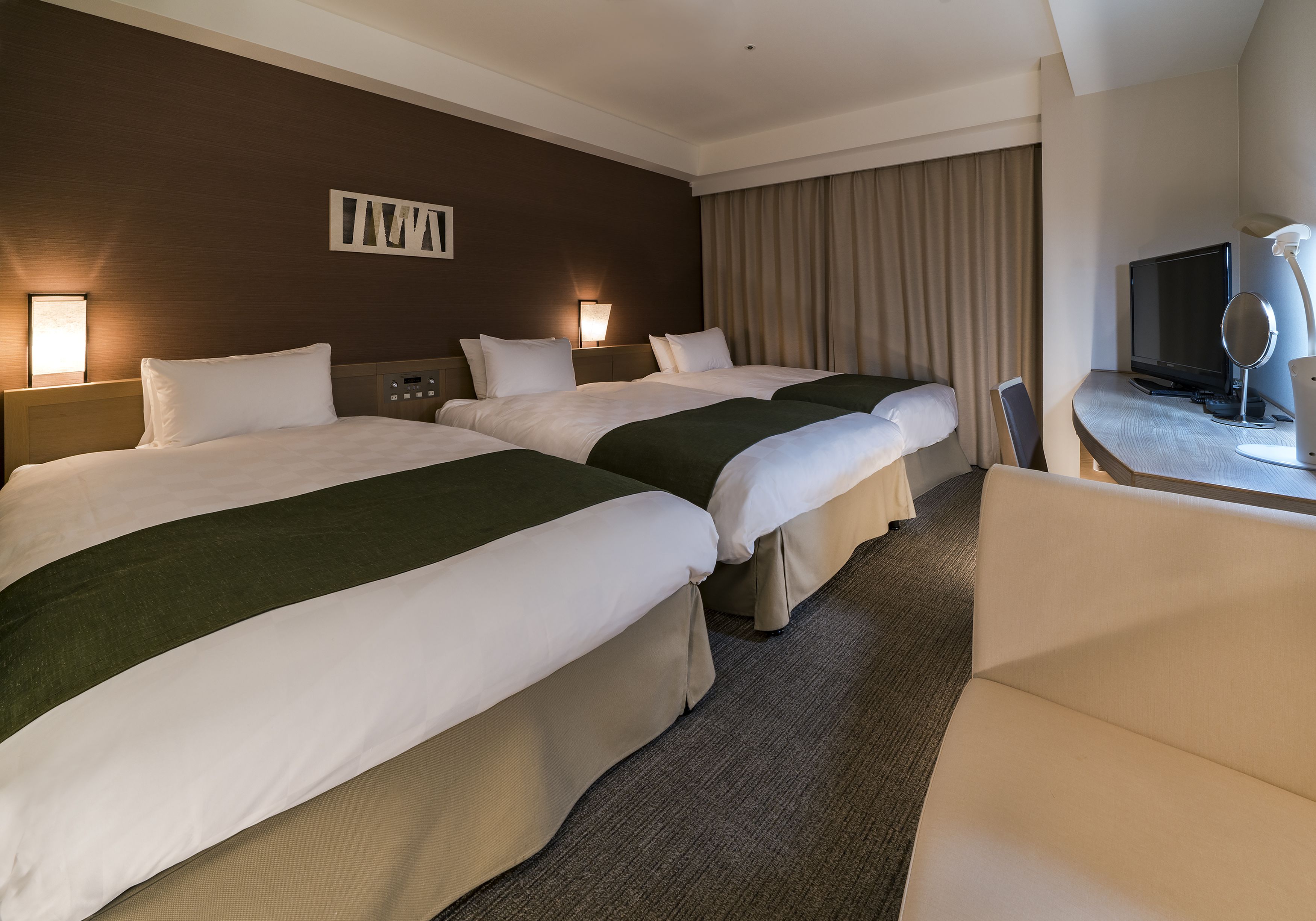 standard triple room, non smoking | desk, iron/ironing board, free wifi, bed sheets