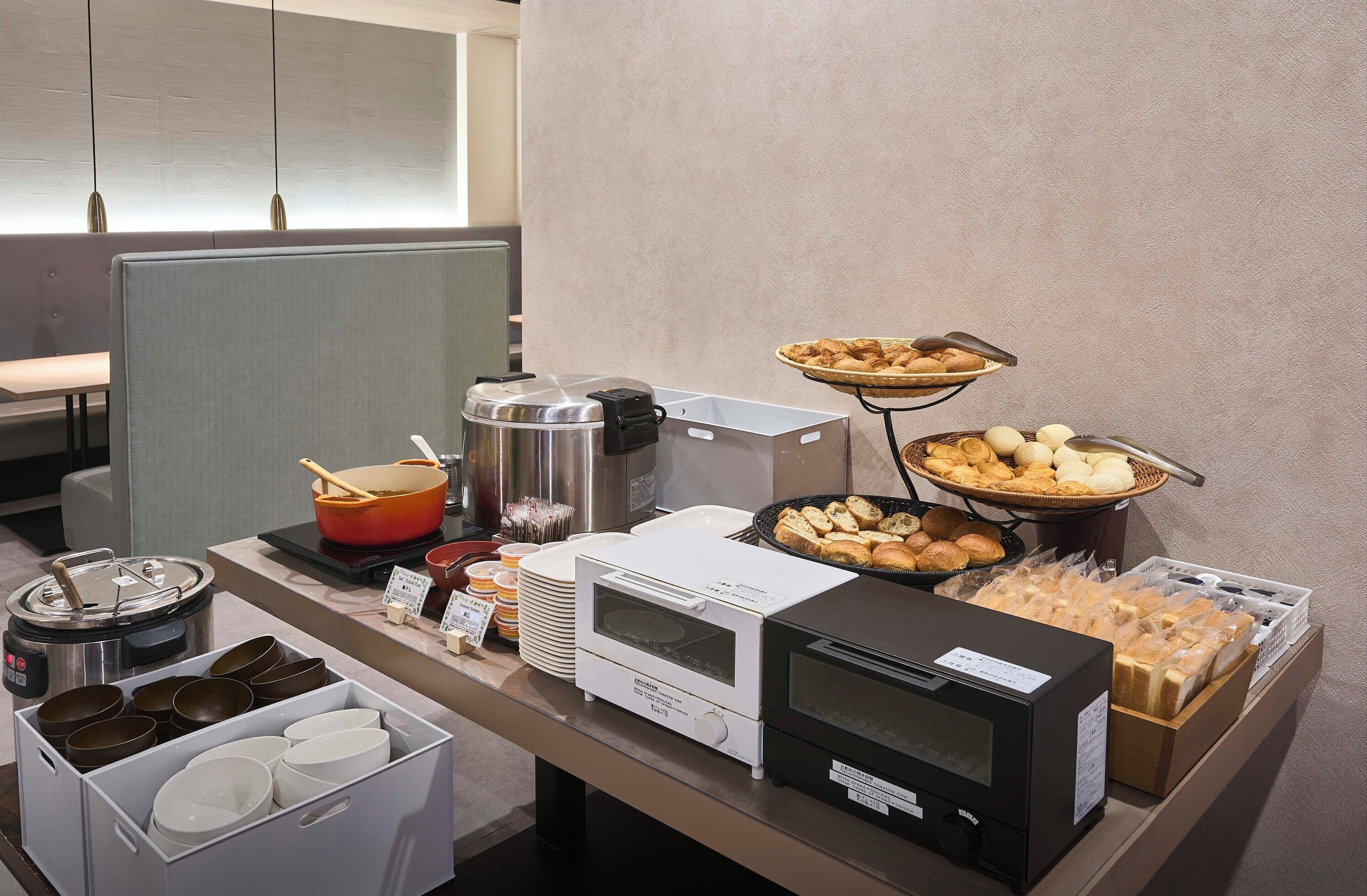 Petit déjeuner buffet servi tous les jours en supplément