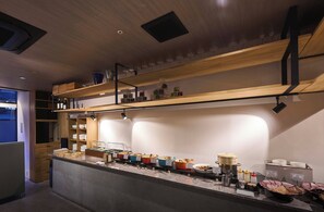 Desayuno buffet todos los días (con cargo) 
