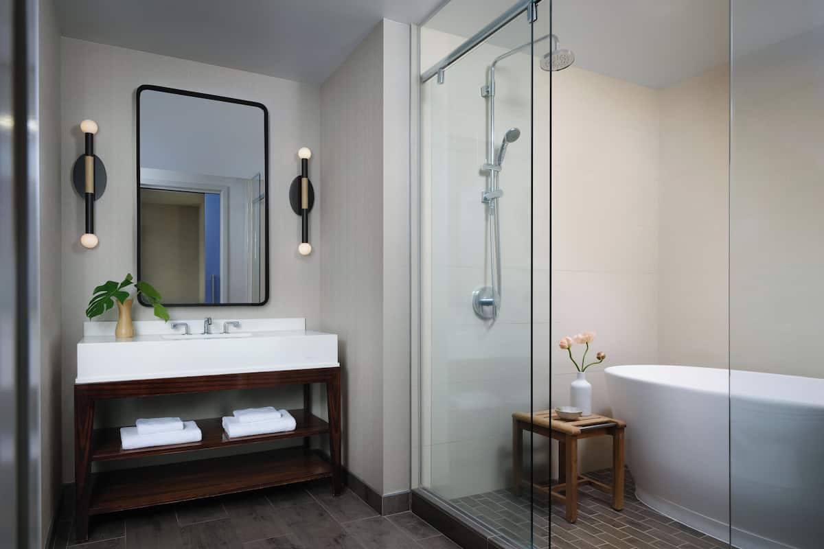 1 bedroom, Frette Italian sheets, premium bedding, down duvets