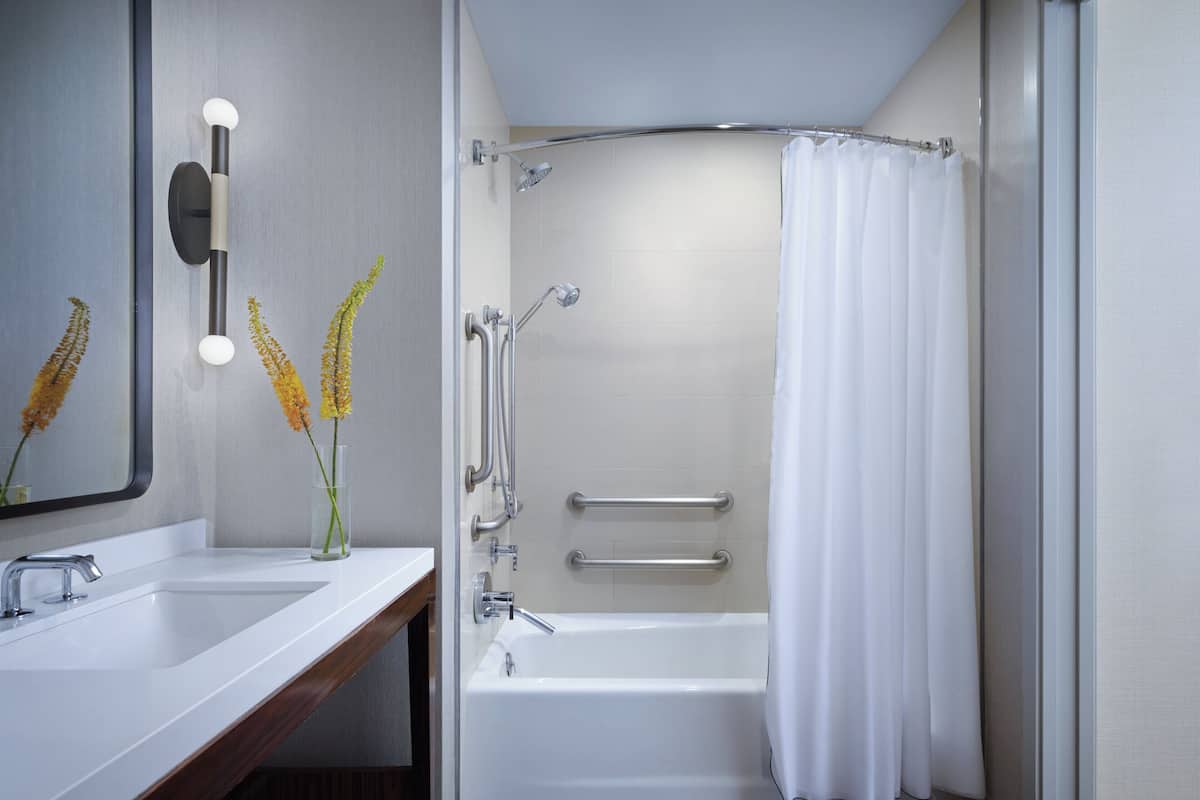 1 bedroom, Frette Italian sheets, premium bedding, down duvets