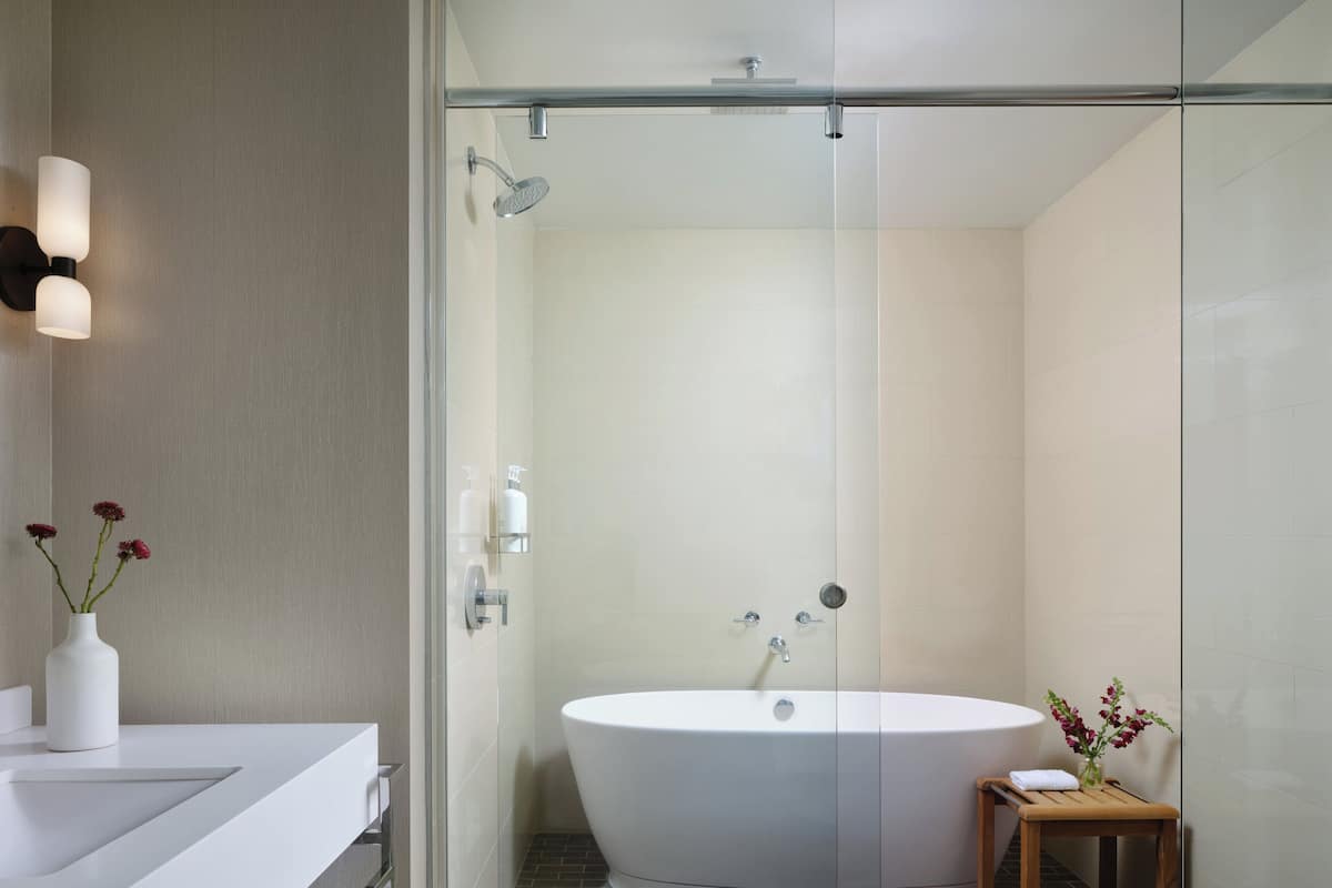 1 bedroom, Frette Italian sheets, premium bedding, down duvets