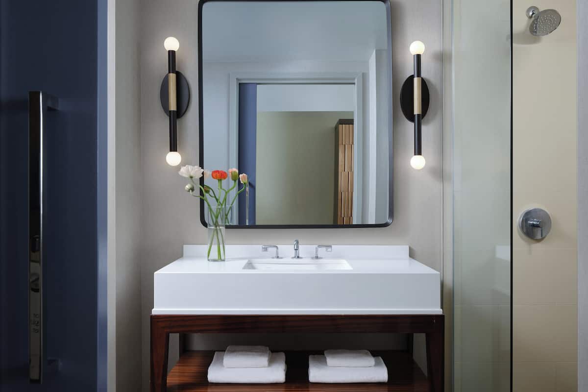 1 bedroom, Frette Italian sheets, premium bedding, down duvets