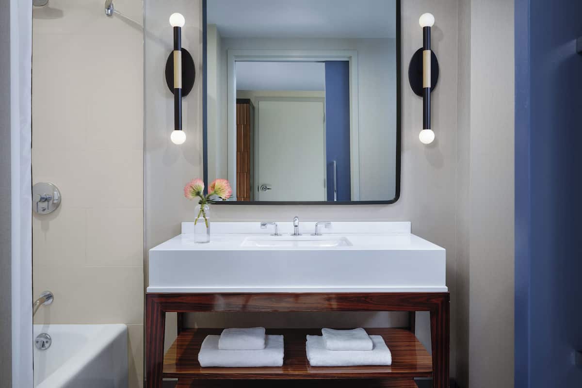 1 bedroom, Frette Italian sheets, premium bedding, down duvets