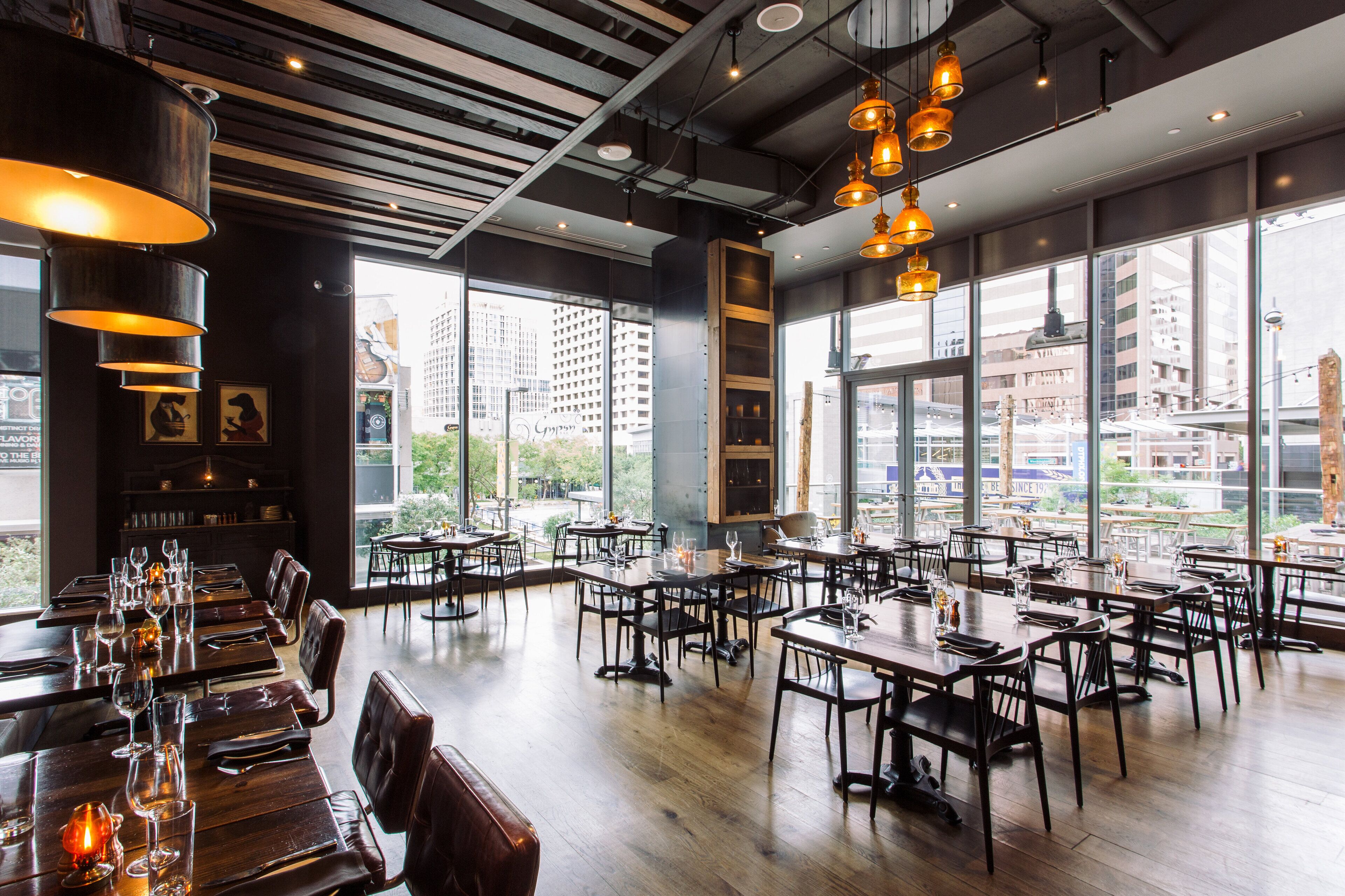 Lunch, dinner, brunch served; al fresco dining 