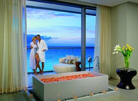 高档床上用品、客房内保险箱、特色装修、特色家居