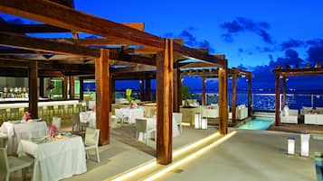 Breakfast, lunch, dinner served; Mexican cuisine, ocean views