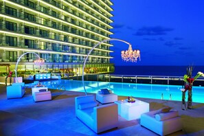 Terrace/patio - Secrets The Vine Cancun - Adults Only - All Inclusive (Cancun)