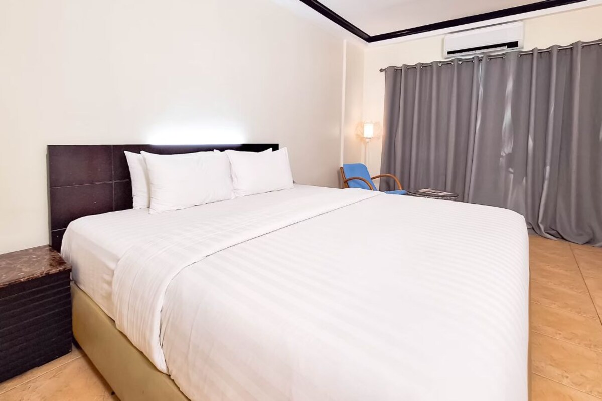 Superior Room | Hypo-allergenic bedding available, minibar, in-room safe, desk