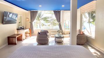 OCEANVIEW SUITE | Allergiatestatut vuodevaatteet, minibaari, tallelokero huoneessa