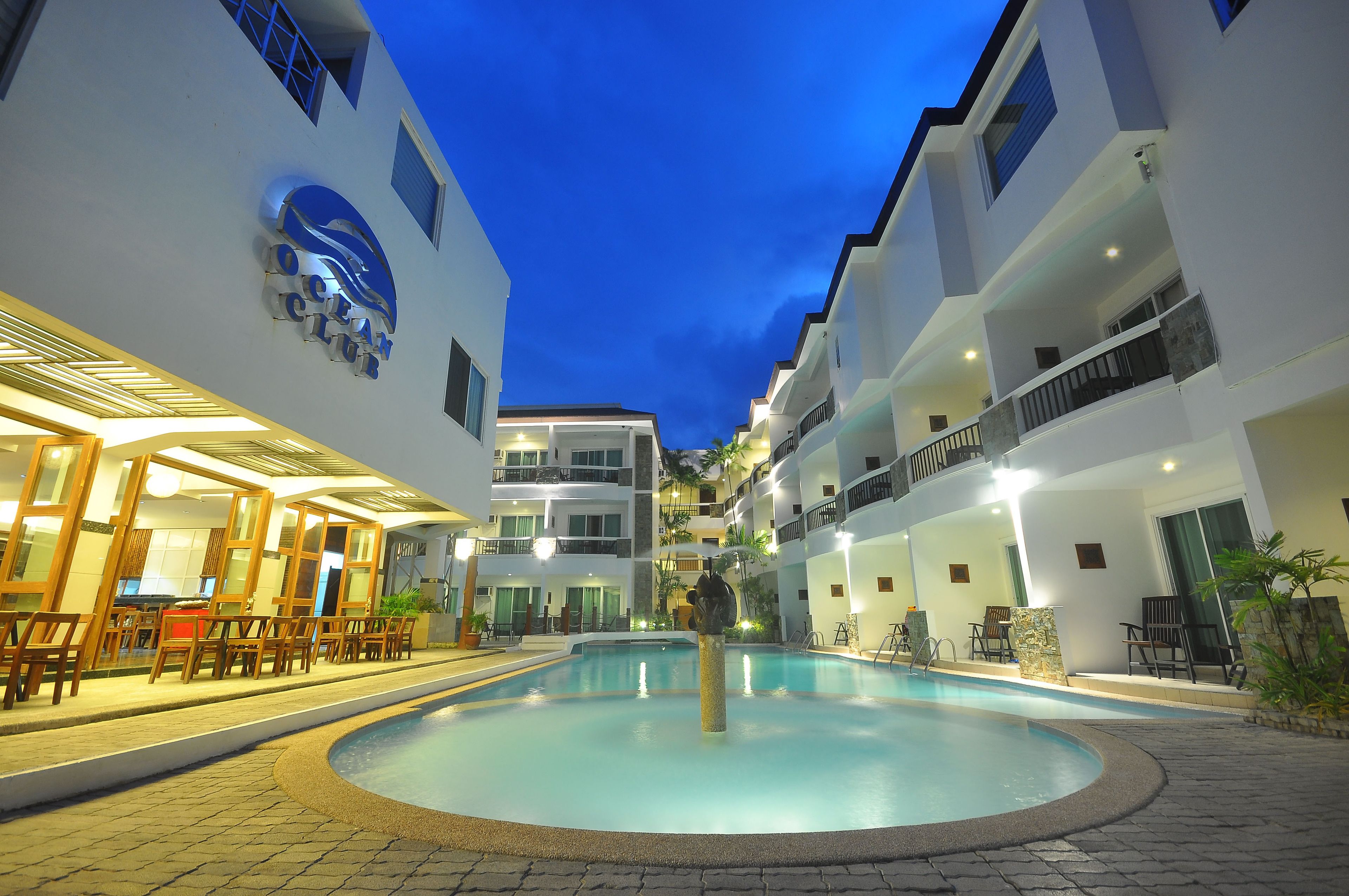 3 piscinas al aire libre