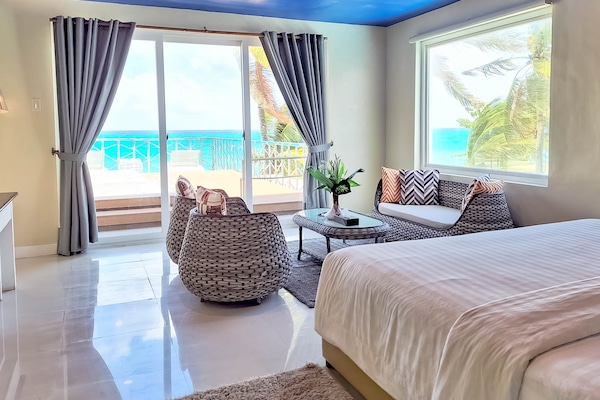 Panoramic Ocean View | Seprai antialergi, minibar, brankas, dan meja kerja