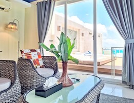Panoramic Ocean View | 防过敏的被褥、迷你吧、客房内保险箱、办公桌