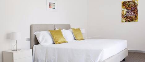 经典开间, 1 张大床 | 1 多间卧室、高档床上用品、羽绒被、Select Comfort 床